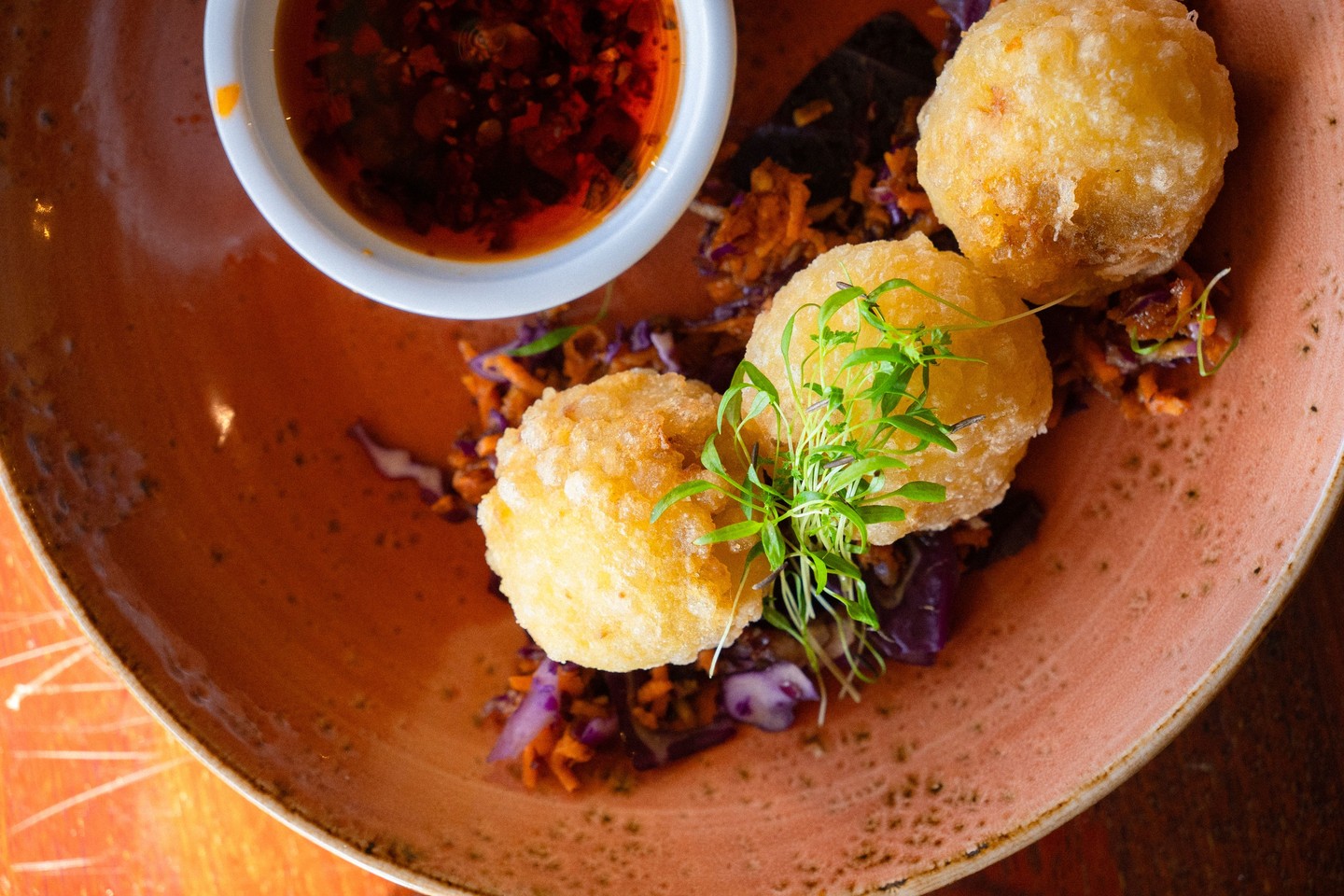 Possibly the perfect bite - crispy dumplings, vegetables, sago, chilli oil.
.
.
.
.
.
#trentham #hepburnshire #daylesfordmacedonlife #macedonranges #cosmotrentham #thecosmopolitanhotel #onehourout #onehouroutofmelbourne #melbournefoodie #daylesfordmacedonlife #macedonrangeswine #countryvictoria #regionalvictoria #visitmacedonranges #visitvictoria