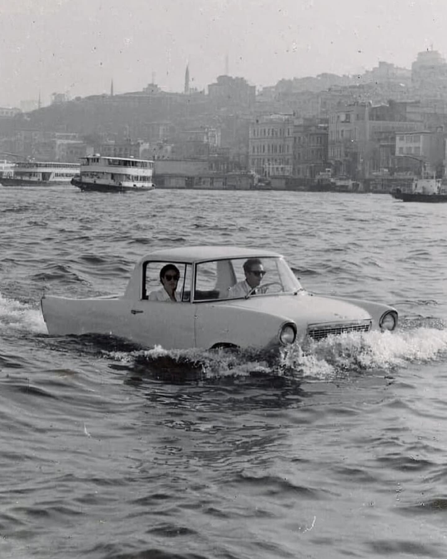 Cruising in the bosphorus with an Amphicar.
If only you were visiting Istanbul in the 60s…
credit: @secularturkey
#avantgardeurban #istanbul