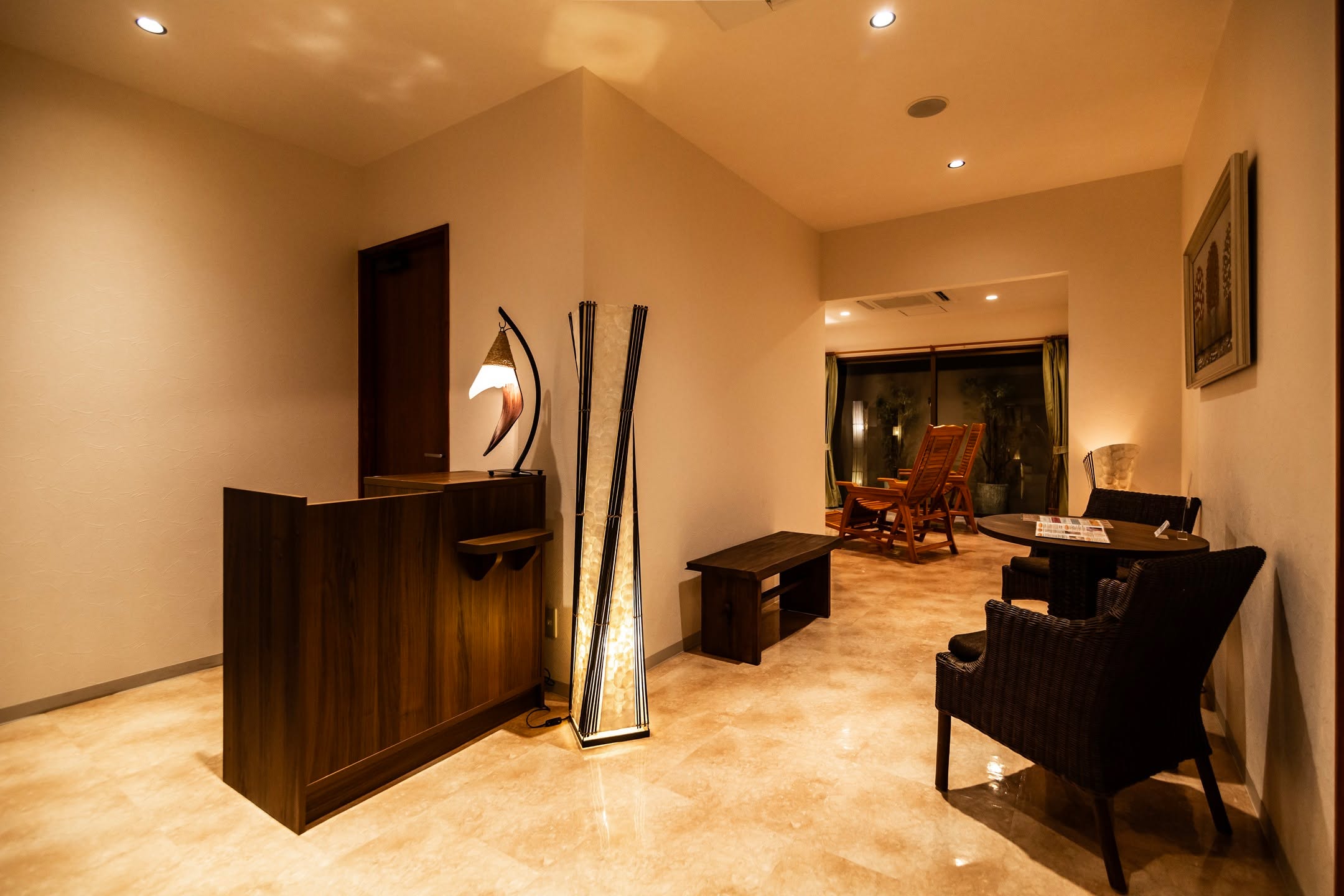 .
𓂃 𓂃 𓈒𓏸八重山諸島×森×海のエレメント 𓈒𓏸𓂃 𓂃
グランヴィリオリゾート石垣島の
ホテル内(ヴィラガーデン大浴場)にも、
美塩がございます✨
本店は10月の日曜日はお休みですが、
ホテル店は変わらず営業中です🌺
美塩ならではのミネラルケア、
旅のひとときやリラックス時間に
ぜひご体感くださいませ☺️
当日でもご予約は可能ですが、
ありがたいことに
埋まりやすい時間帯もございます。
「この日に行きたいな」と思ったら、
ぜひお早めのご予約をおすすめします🌿
※高濃度海水浴「ミネラルテラピー」
は本店のみのご案内となります。
* ┈ ┈ ┈ ┈ ┈ ┈ * ┈ ┈ ┈ ┈ ┈ ┈ *
#石垣島スパ
#石垣島マッサージ
#石垣島隠れ家ショップ
#石垣島観光スポット
#石垣島雨
#石垣島リトリート
#倍音ヒーリング
#ソルトスパ美塩
⋆⋅⋅⋅⊱∘──────∘⊰⋅⋅⋅⋆
ソルトスパ美塩 本店
10:00-18:00
salt spa BIAN ホテル店
16:00-23:00