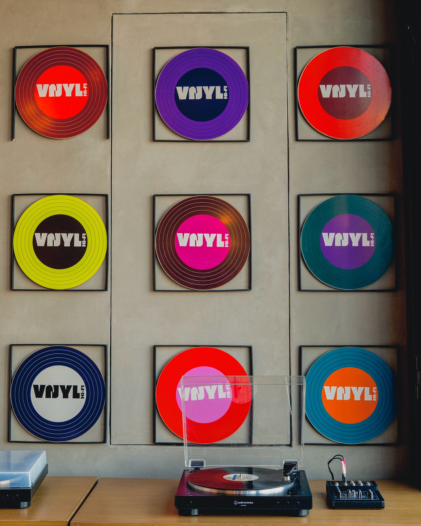 Where good music spins on repeat. #VNYLHiFi