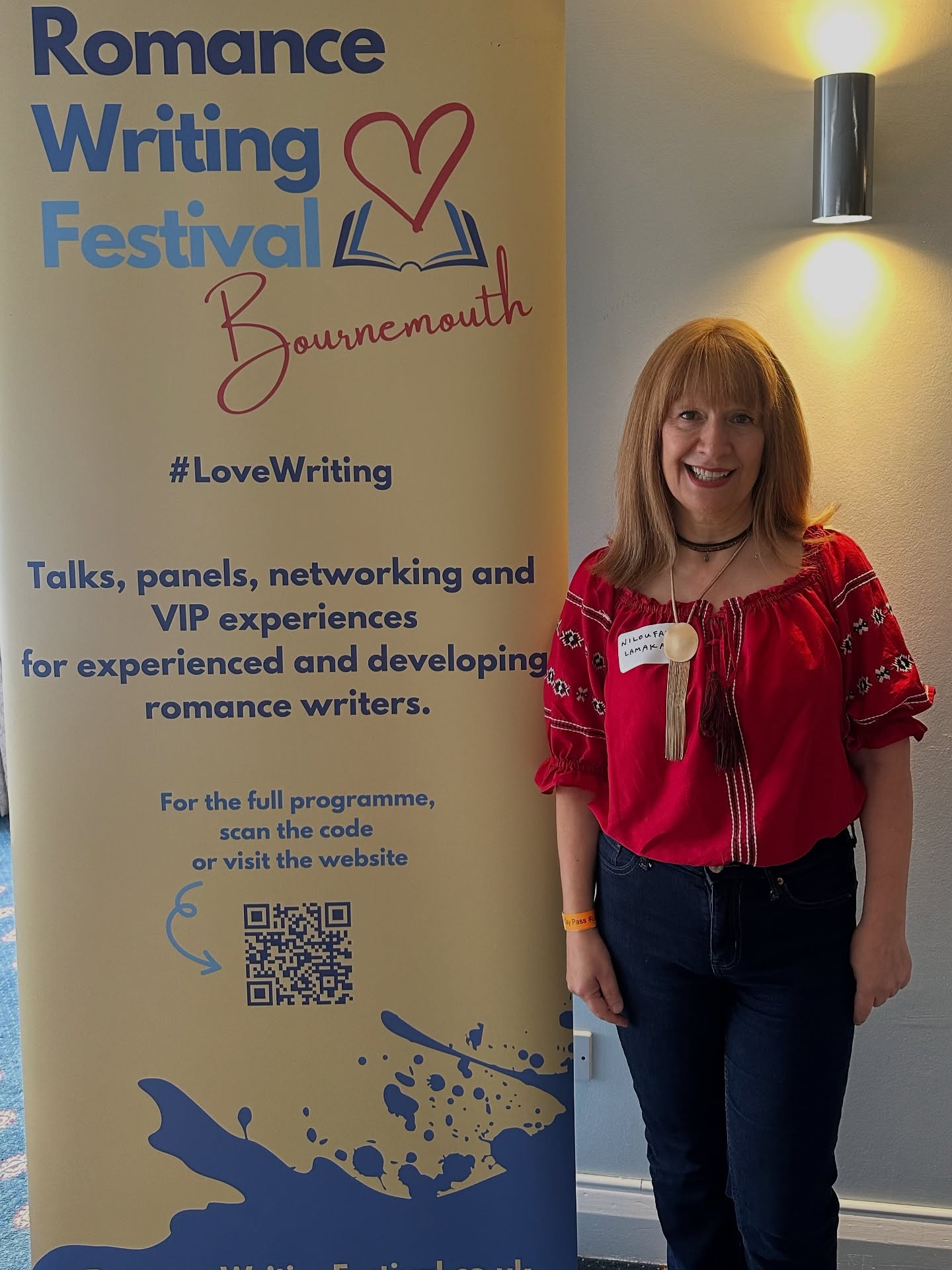 🥰 Had a fab time speaking on the debut author panel about romance books 💕 at @romancewritingfestival 📚by the seaside ⛱️ @onemorechapterhc @authorevents @cwipprize
#authorlife #livingthelife
#romcom #romcombooks #authorinspiration #debutnovel #comedy #romance #bournemouth#agedtoperfectionnovel #niloufarlamakan#AgeIsJustANumber #AgePositive #romancewritingfestival #writingfestival #literaryfestival
#NeverTooLate