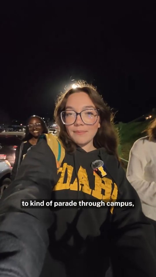 Hop in, Vandals we're going to the bonfire rally. 🔥🥁For over 100 years U of I students, alumni and fans participate in a massive walk snaking its way through campus picking up people along the way. Easy to say it's the biggest party of the year. 
@idahohomecoming @vandalmarchingband @idahovandalsfb 
#collegelife #universityofidaho #traditions