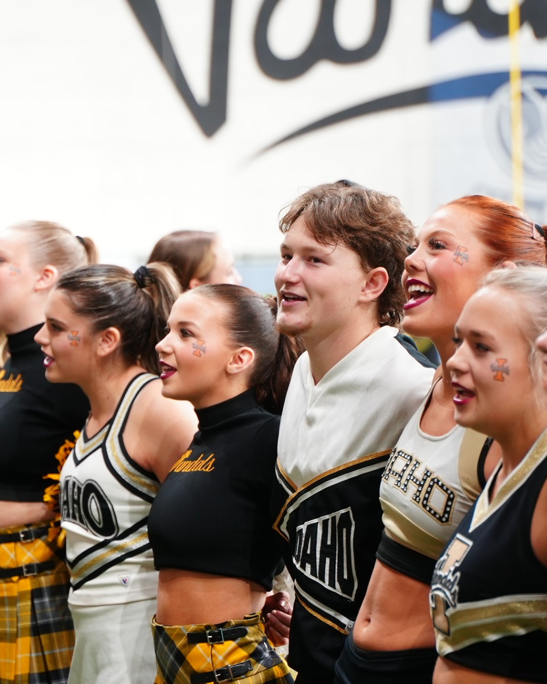 Silver and gold. Loud and proud.  Brave and bold. 🖤📣
@idahospirit
#VandalSpiritFriday #GoVandals #UIdaho