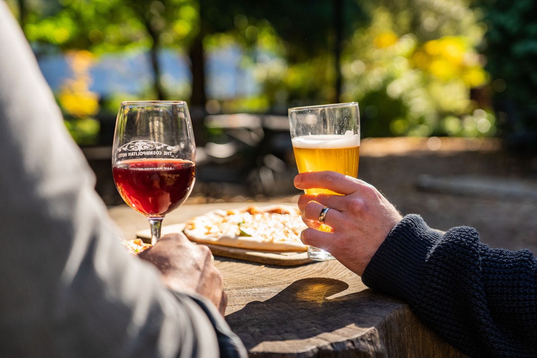 A sunny afternoon and a round in The Cosmo beer garden - just what the doctor ordered. Come and soak it in.
.
.
.
.
#trentham #hepburnshire #daylesfordmacedonlife #macedonranges #cosmotrentham #thecosmopolitanhotel #onehourout #onehouroutofmelbourne #melbournefoodie #daylesfordmacedonlife #macedonrangeswine #countryvictoria #regionalvictoria #visitmacedonranges #visitvictoria