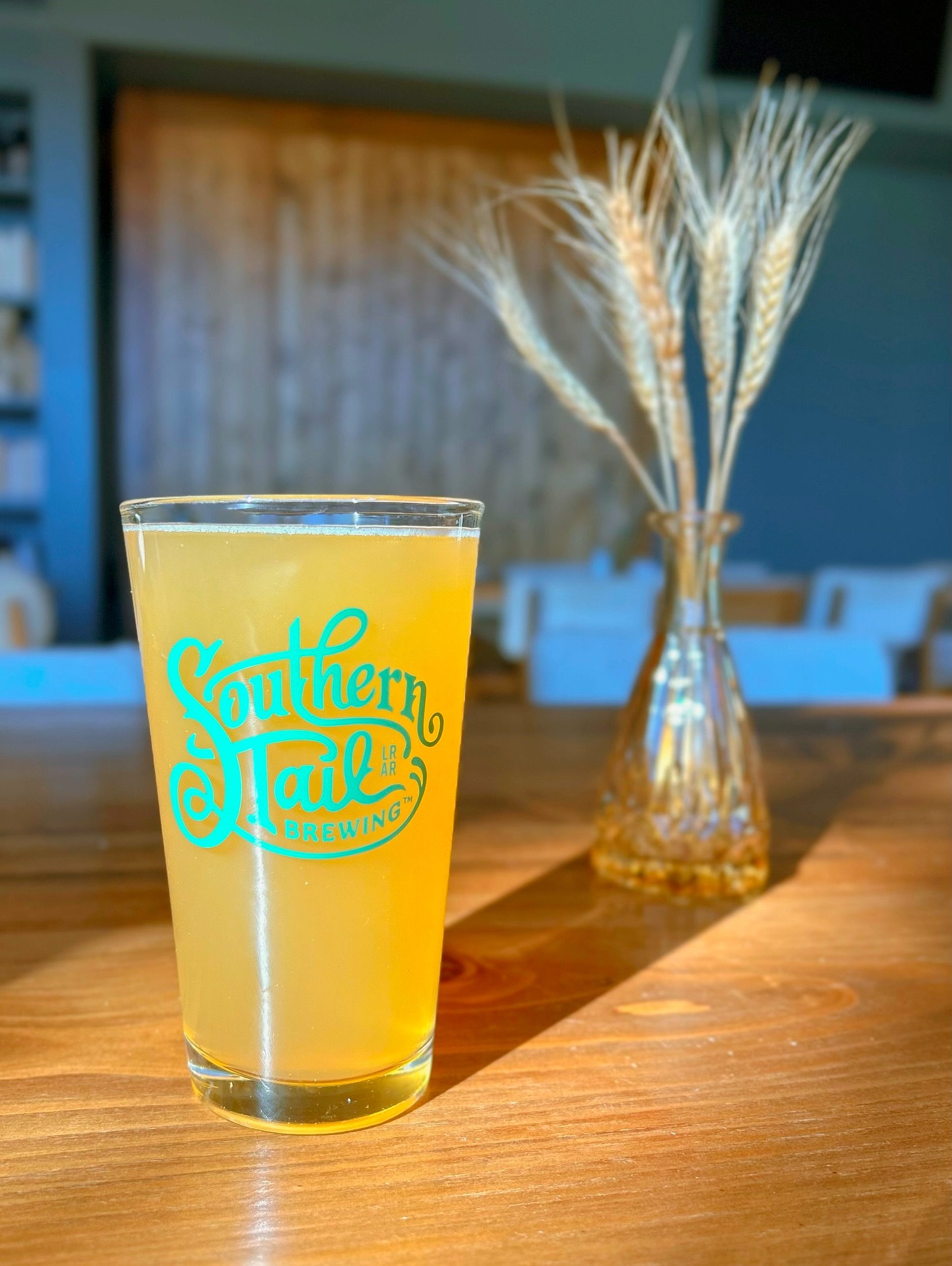 New Brew Alert: West Coast IPA 🌊
Crisp. Bold. Unapologetically hoppy.
Loaded with Columbus and Chinook hops, this brew hits with classic pine and resin notes balanced by a touch of pineapple brightness.
7.1% ABV | 68 IBU — this one bites.🍍💥
Stop by Southern Tail and grab a pint of the coast’s finest — no surfboard required. 🌊🍺
#SouthernTailBrewing #NewBeerAlert #WestCoastIPA #DrinkLocal
