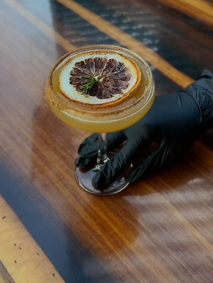 The forecast: whiskey, gin, and just a pinch of cinnamon. 🍁
Our fall cocktails are here and ready to fetch your attention:
🍷 Yorkie – A bold twist on a city classic.
🍸 Pommeranian – Small, mighty, and pomegranate-perfect.
🥃 Chow Chow – Cozy sweetness with a warm finish.
… and don’t worry, everybody’s favorite Golden Retriever isn’t going anywhere 🐾
Stop in, sip up, and fall for these flavors. 🐾
