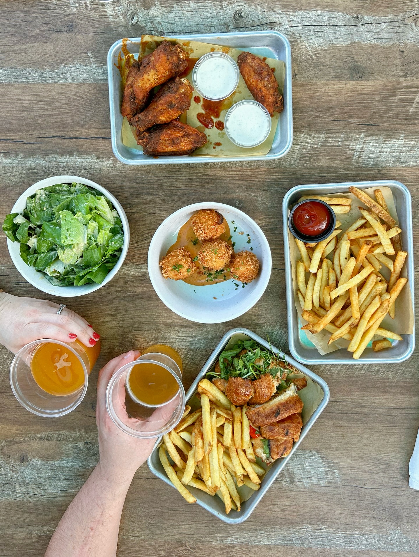 Saturdays are for craft beer, crispy wings, and college football. 🍻 Kick off’s at 11:45 tomorrow so come early, grab a seat on the patio, and watch it all play out on the Jumbotron! 🏈
📍 Southern Tail Brewing
🗓️ Tomorrow, October 25th
⏰ Kick off at 11:45