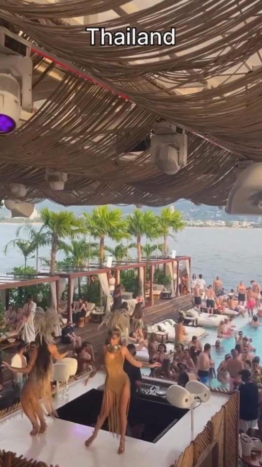 Thailand âĄď¸ Reality Check!
No funny business, just the perfect vacation package waiting for you. â¨
Stop dreaming and start packing! Unlike the movie, your journey will be seamless, spectacular, and truly unforgettable.
Explore Bangkok, Phuket, and Krabi with our all-inclusive deals. Tap the save button and DM us 'THAILAND' for a custom quote!
#gothailand #tourpackage #travelhumor #beachlifeđ´ #thailandtourism #rajpalyadav #travelgoals #bollywoodmeme #Ęá´á´á´É´á´á´Ą #dreamtrip #easybooking #asiatravel #nepal #nepalgoesglobal