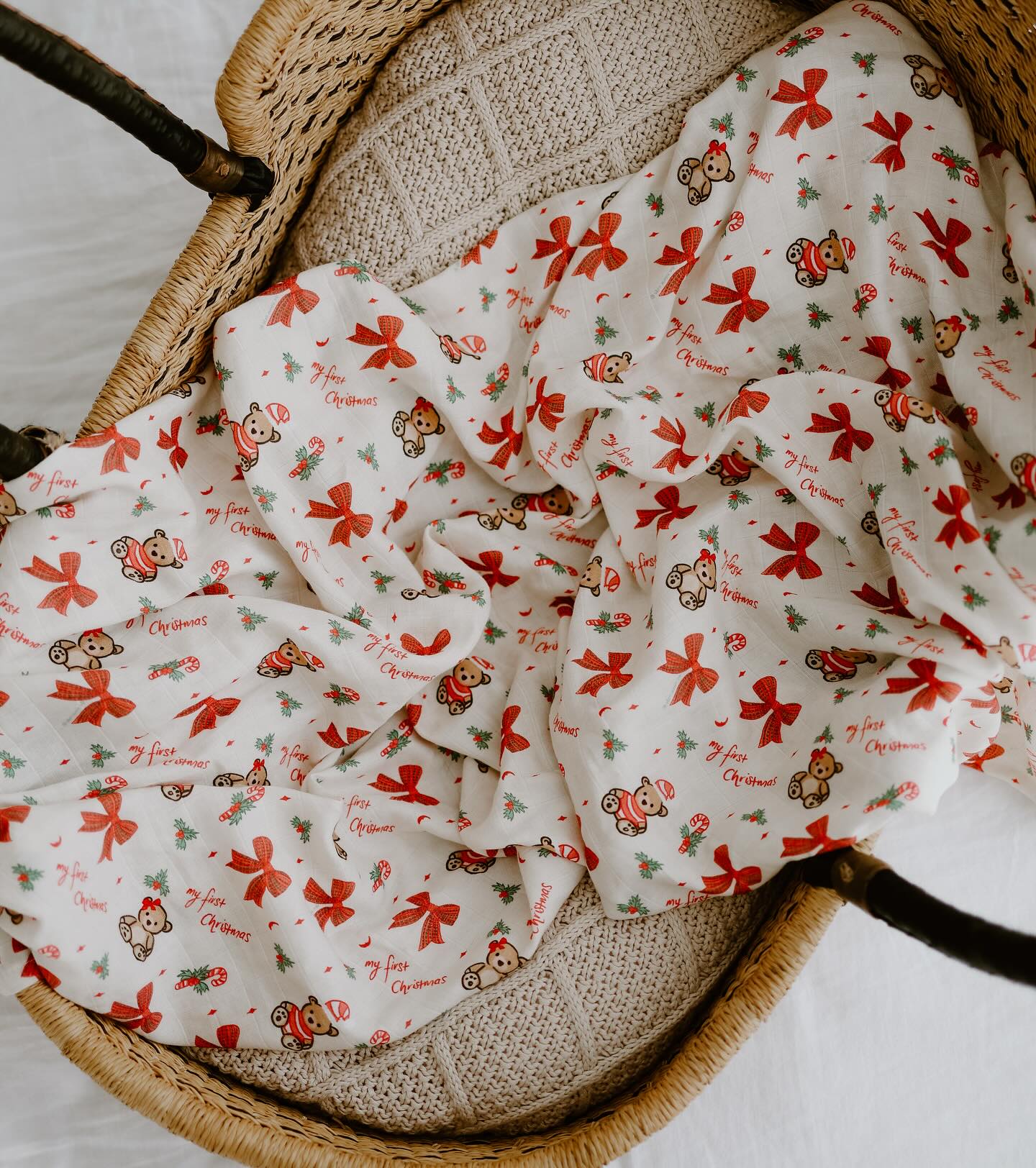 It’s beginning to look a lot like Christmas 🤶 our brand new ‘my first Christmas’ swaddle wrap is here! I can’t wait to see all of your little babies with this for Christmas ✨✨🤎 available now online under ‘baby wraps’ section of the website www.thenamenest.com
Magic capture by @_paaije for @tiny.trader