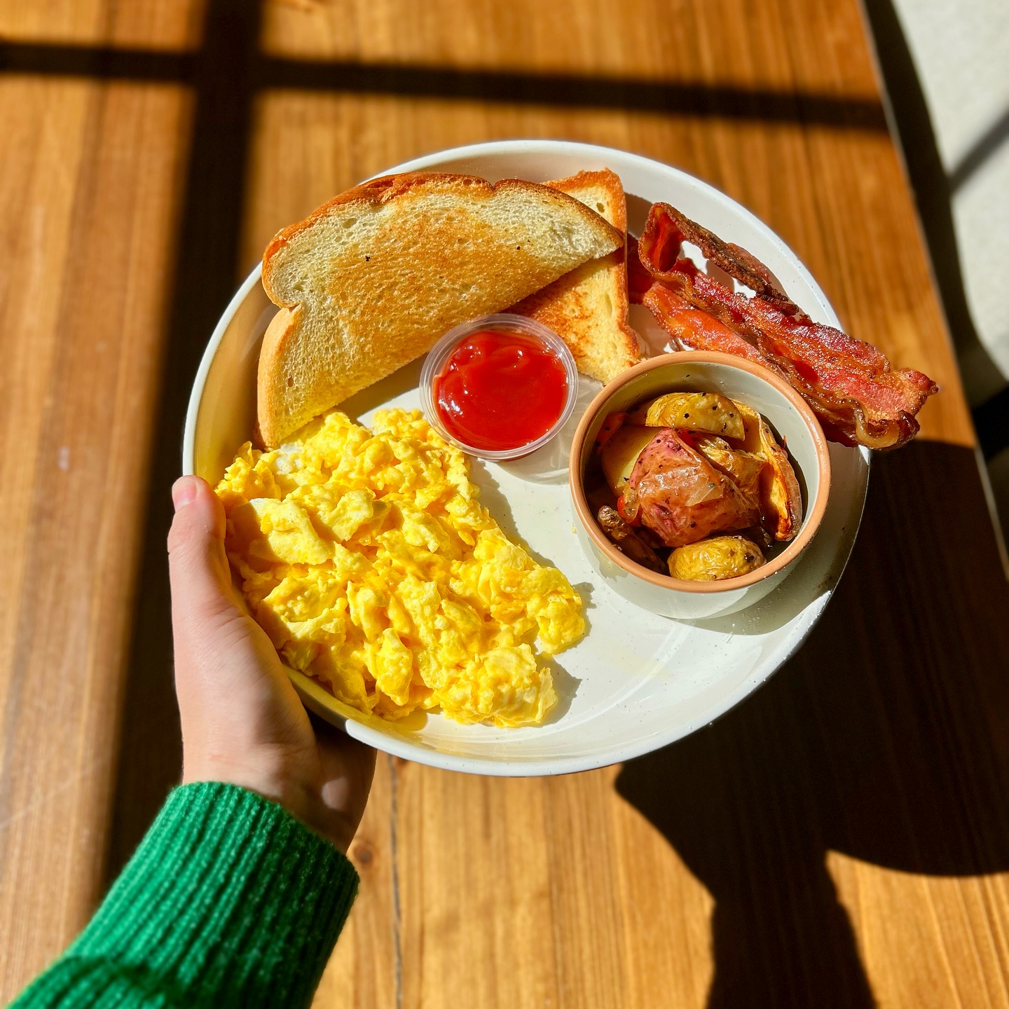 Sunday Brunch the right way. 🍳 Come out tomorrow from 11-3 and try the (anything but) Basic Itch breakfast. You’ll be talking about it all week long ✨🤤
📍 Southern Tail Brewing
🗓️ Every Sunday
⏰ 11-3