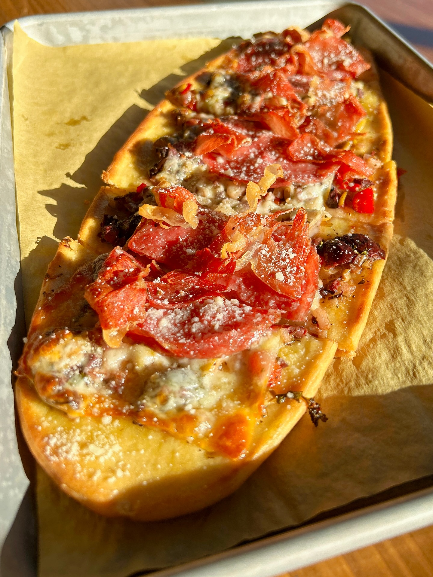 Meet your new seasonal obsession: the Muffaletta Flatbread. 🫒✨
Loaded with olive salad, mozzarella, salami, prosciutto, and parmesan — it’s all the flavor of a NOLA classic, baked crispy on our signature flatbread.
Available for a limited time only, so grab it while it’s hot! 🔥