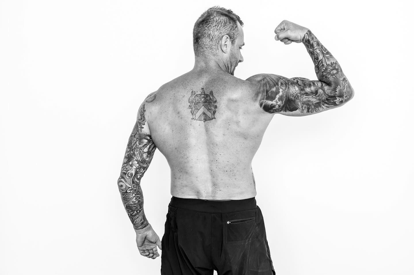 Most back pain isn’t caused by one big injury; it’s death by a thousand small dysfunctions.
Hours in a chair. Tight hips. Weak glutes. Shallow breathing.
Then one wrong move lights the fuse.
The fix isn’t rest, it’s retraining.
You don’t need a perfect spine to live without pain.
You need stability, mobility, and movement literacy.
Walk daily. Strength train weekly. Hydrate, stretch, decompress.
Movement heals what medication masks.
That’s how you weaponize your back for life.
#weaponizedbody #lowbackpain #discherniation #discbulge #backpain