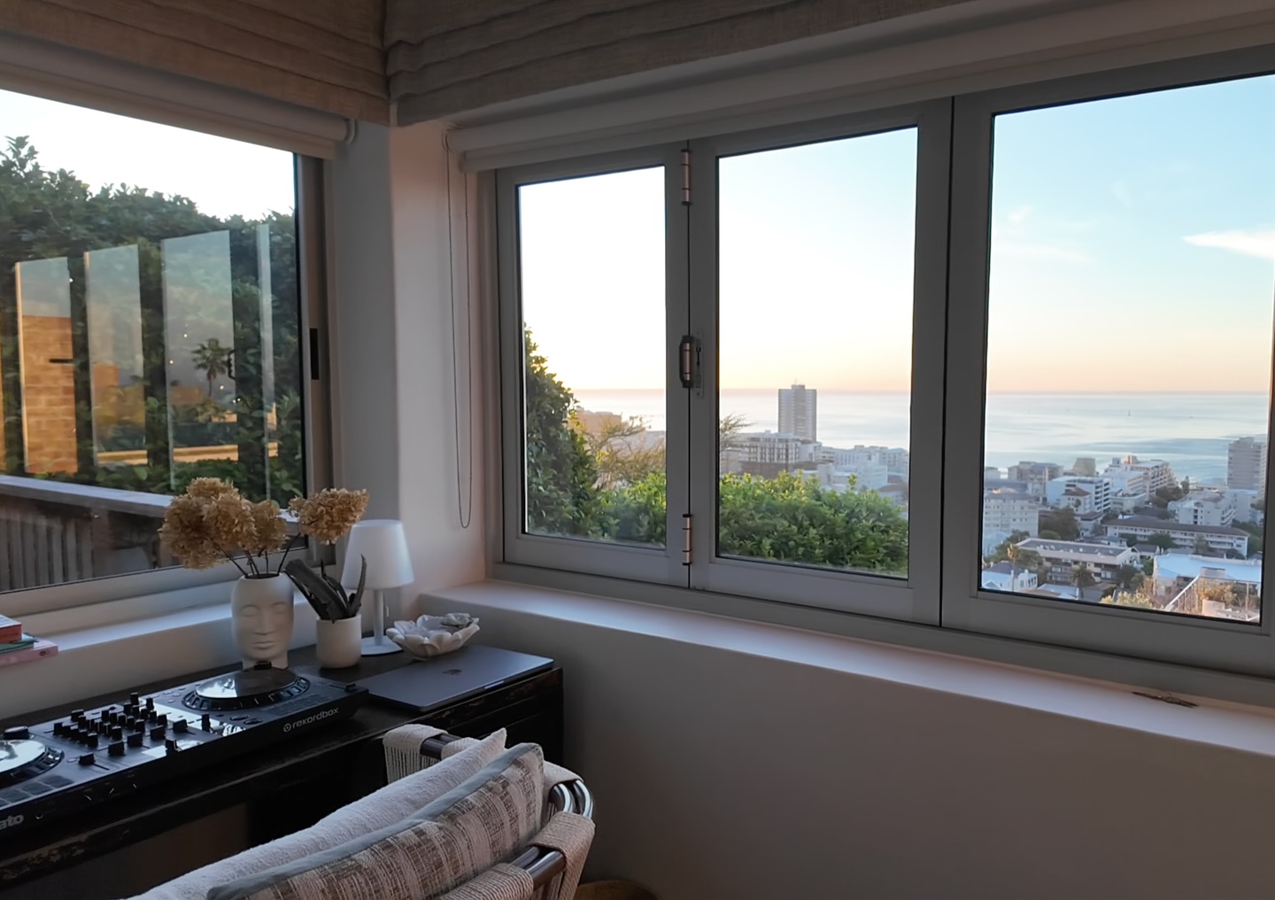 10 healthy habits that have changed my life ✨
this vlog I share some of my favourite habits that genuinely changed my life mentally, spiritually, emotionally and financially!!! 💸
here are some clips from the week!!
1. My new home view 🥹 this is my WHY
2. GRWM while I share some of my recent fav skin care products!!
3. Nothing better than working at my favourite hotel
4. Morning Breathwork has become a staple in my routine!!
5. Doing a workout from ofcourseeeee, the one and only @melissawoodhealth and I have a promo!! MARLEY5 for first month for just $5 plus 7 day FREE trial!! How amazing 💗
6. An easy home remedy tea!!
7. It’s so important to do things, just FOR FUN, and that’s djing for me!
8. My MWH workout
9. A gorgeous walk in Cape Town, the best place in the worlddd 🌎
10. Ubering around obviously listening to @higherself.app what else!!
🎥 Watch the full vlog now live on YouTube!!
Comment NEWVID and I’ll send you the link!!!!
#vlog #dayinthelife #capetown #manifestation #alignment #mindsetshift #weeklyvlog #youtubevlog #balance #moneymindset #healthhabits