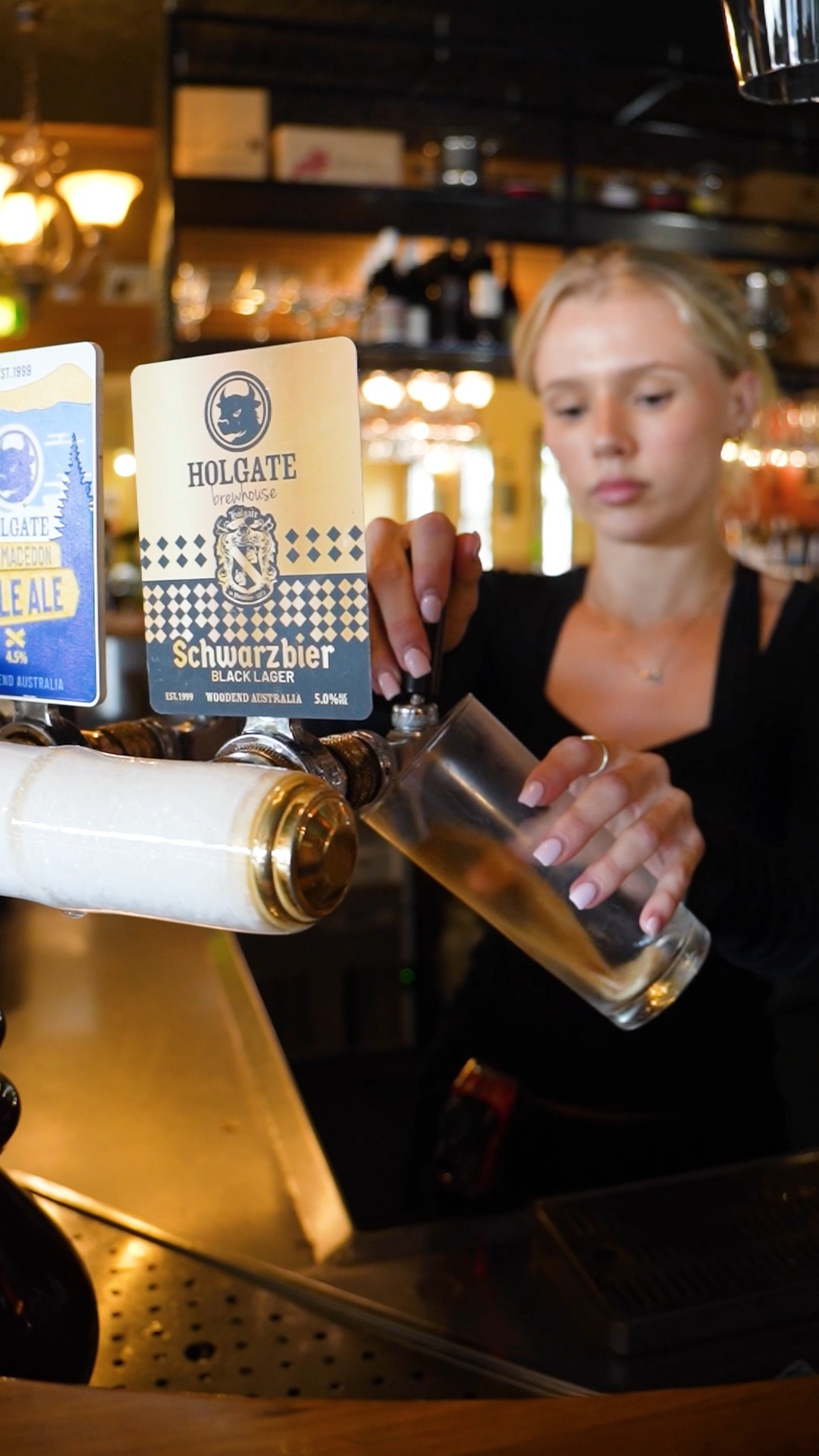 Check out our ever-rotating taps from Holgate. The Pale Ale has been going 15 years strong, accompanied by a limited edition from our friends at @holgatebrewhouse in Woodend.
.
.
.
.
#trentham #hepburnshire #daylesfordmacedonlife #macedonranges #cosmotrentham #thecosmopolitanhotel #onehourout #onehouroutofmelbourne #melbournefoodie #daylesfordmacedonlife #macedonrangeswine #countryvictoria #regionalvictoria #visitmacedonranges #visitvictoria