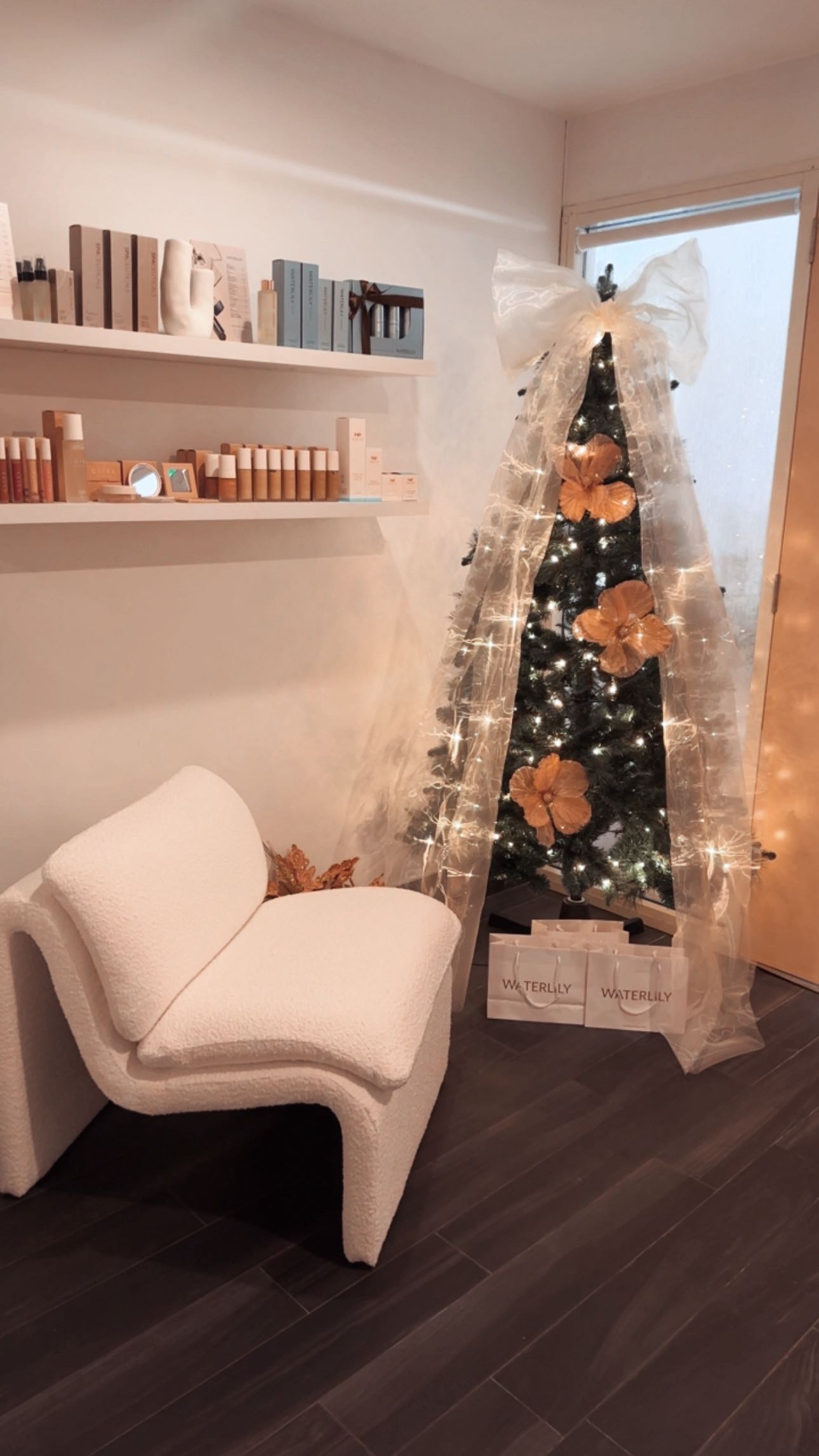 Isn’t she lovely 🤎 we love this time of year! Don’t forget to give the gift of relaxation to your loved ones this year 🤍