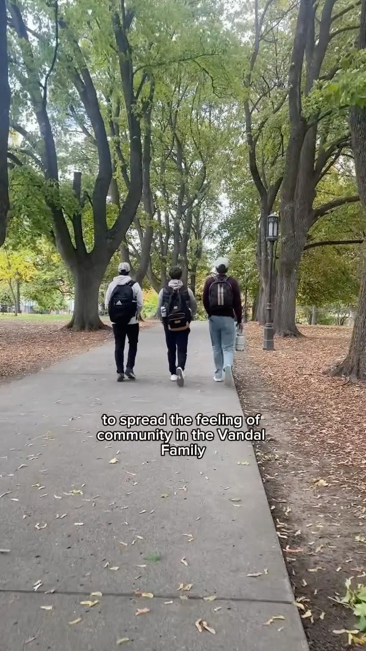 There’s nothing better than a little bit of campus lore to start out your weekend! 🌳✌️
#WorldHelloDay