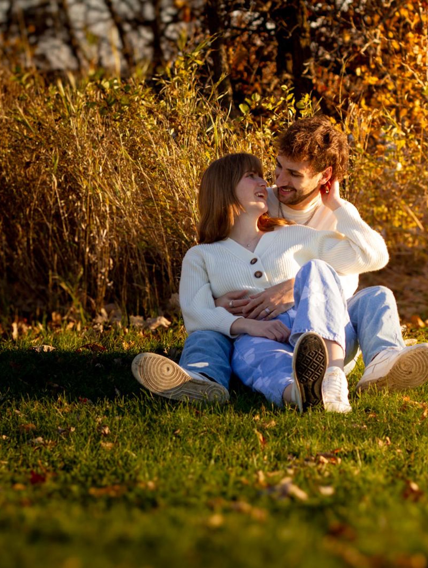 DâFriesens Countdown to Christmas Day 18:
Family Feature is Mark and Maria!
Mark is a full time member, and his main roles are to edit and make the coloring and activity books, singing at events, making and editing videos and PowerPoints for events and church use, helping in the Low German church and wherever needed.
Maria volunteers her time by helping with tasks around the office, translating materials, helping in the Low German church and is starting to join us in some singing events.
Together they have been settling into their home, decorating their first tree and getting matching Christmas collars for their kitties.
#dfriesensmusic #multinational1985 #countdowntochristmas
