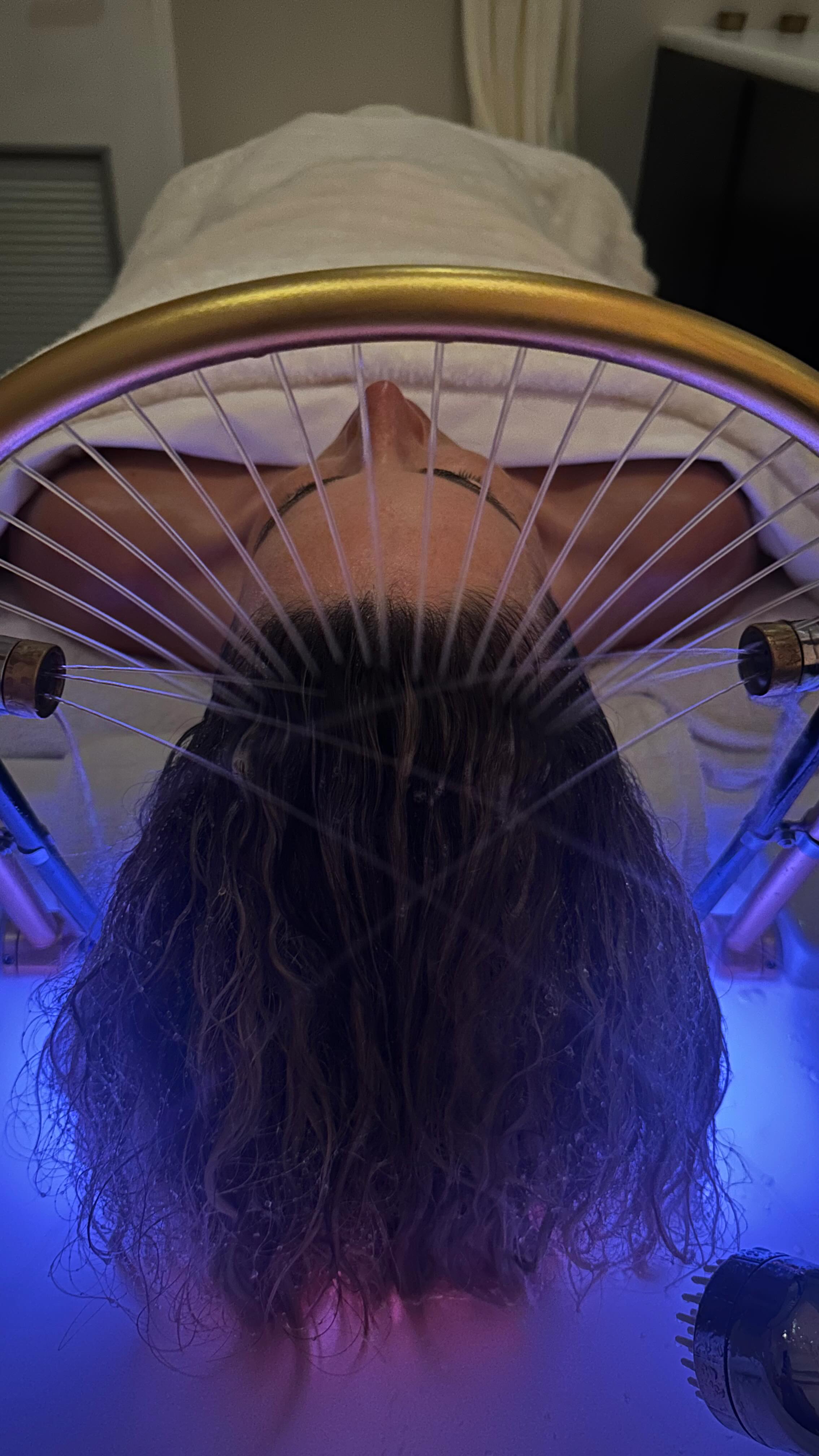 Our latest obsession and your favourite treatment. The Sakura Head Spa invigorates your scalp and hair while relaxing the body and mind ✔️✔️✔️