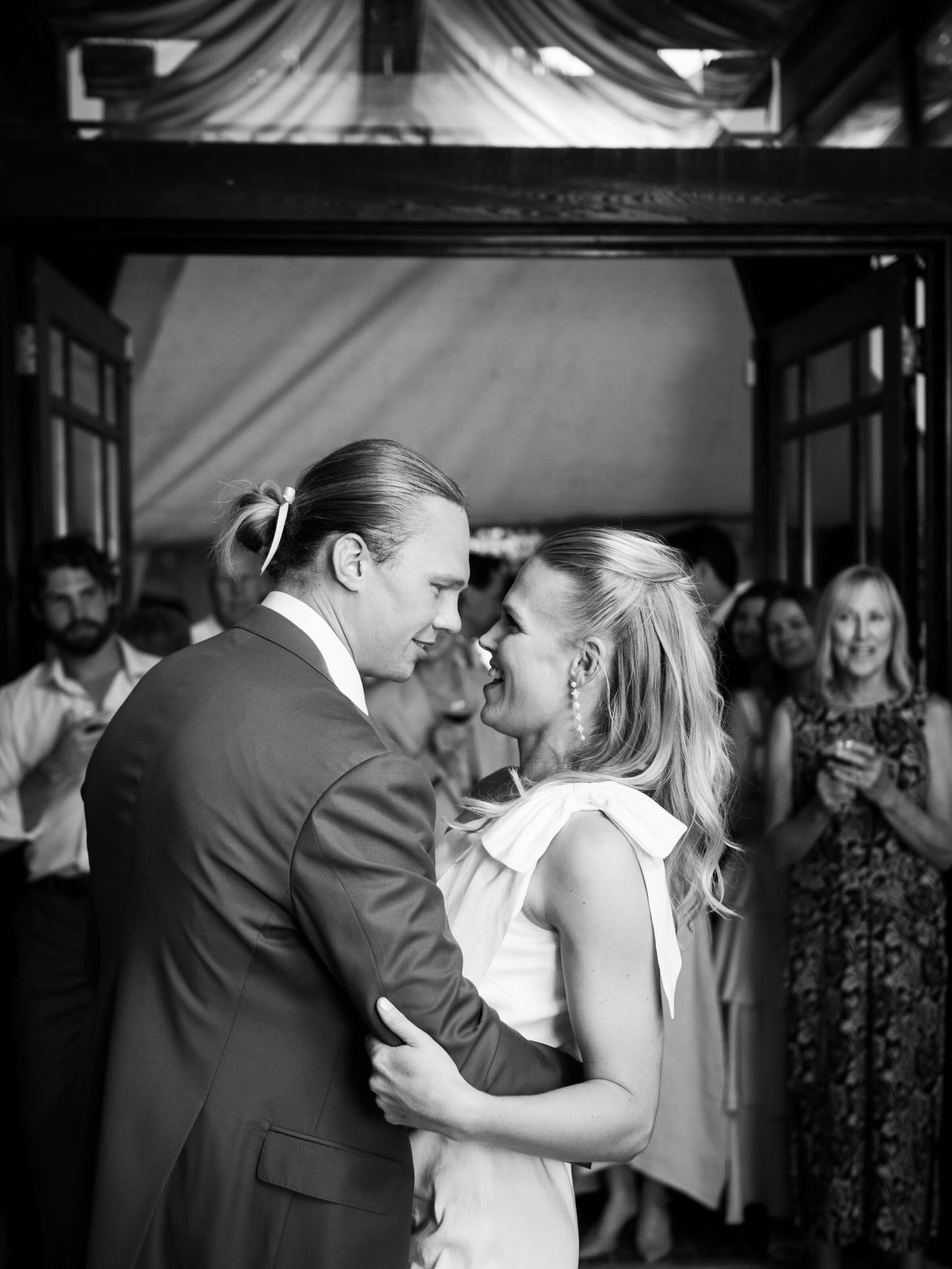 As your planner we love the quiet moments, the holding of hands, the ceremonial kiss, the quick glances of adoration you share throughout the day. We see your love and are honoured to bear witness to the magic of your love story.
Photo 1 + 2: @amberhughesphoto with @plannedbysandy
Photo 3 + 4: @jo.and.glo with @plannedbyjill
Photo 5 + 6: @brooklyndphotography with @plannedbysydney
#dreamgroupplanners #vancouverweddingplanner #vancouverwedding