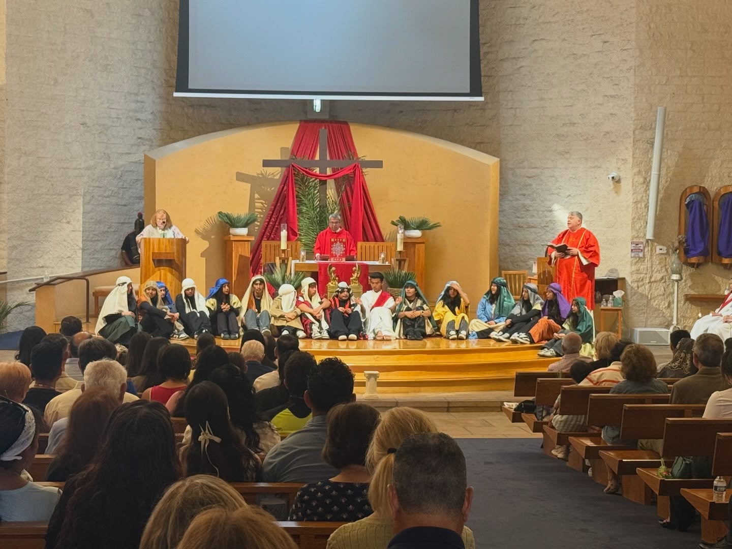 We give thanks to our Youth Ministry for the Palm Sunday performance this past weekend during the 10:15am and 12pm Masses! Your dedication, time, and beautiful presentation helped bring the meaning of this sacred day to life for our parish community!