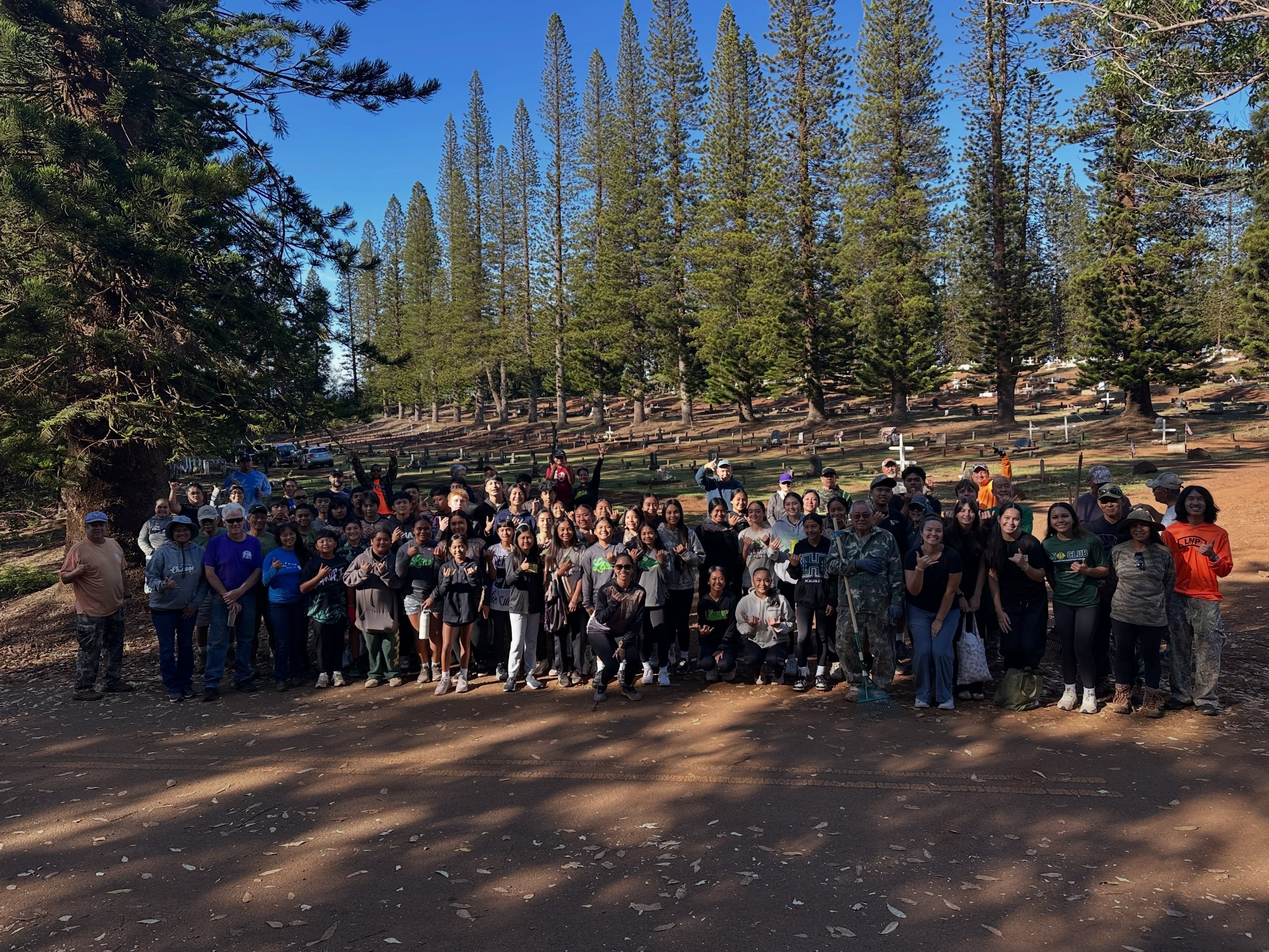 ʻ𝑨ʻ𝒐𝒉𝒆 𝒉𝒂𝒏𝒂 𝒏𝒖𝒊 𝒌𝒆 𝒂𝒍𝒖 ʻ𝒊𝒂
No task is too big when done together by all
Mahalo nui to everyone who came to this morning’s Memorial Day cemetery clean up and bouquet placement! In caring for this space, we honor not just those who came before us, but the generations of Lānaʻi families whose stories live on here. Your time and aloha ensure that these connections are never forgotten. E Ola Lānaʻi!
#lanaichc #memorialday #community #service