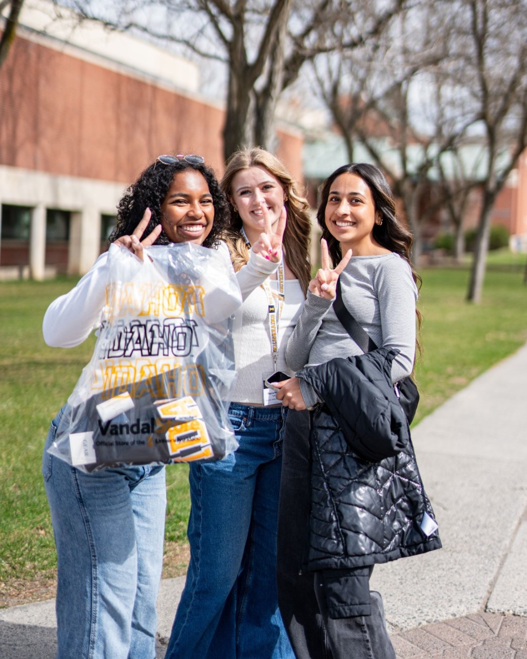 We love seeing smiling faces back on campus for UIdaho Bound. Tag a Vandal you miss seeing on campus. 😁💛
#VandalSpiritFriday #UIBound